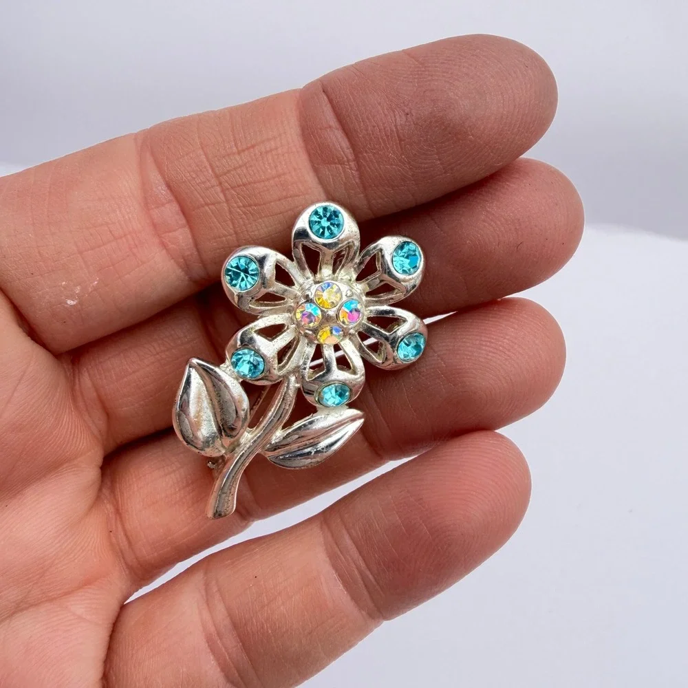 Daisy Flower Brooch Lapel Pin Blue Rhinestone Jeweled Costume Jewelry